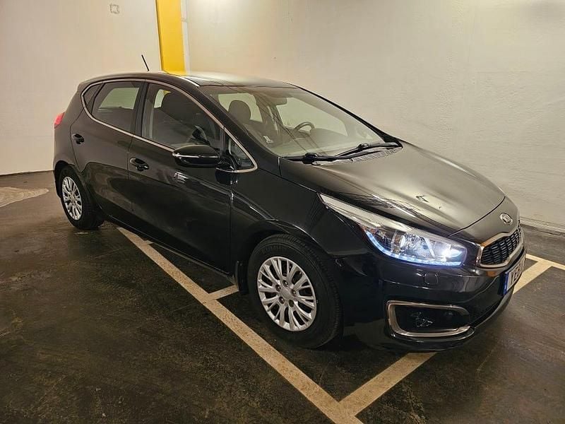 Begagnad 2016 Kia Ceed Halvkombi | 105 000 kr (Marknadspris) - Bild 1/4