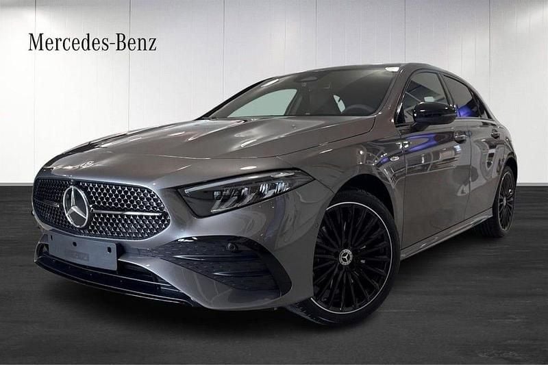 Grå Ny 2025 Mercedes A250 Edition Halvkombi | 461 000 kr - Bild 1/4