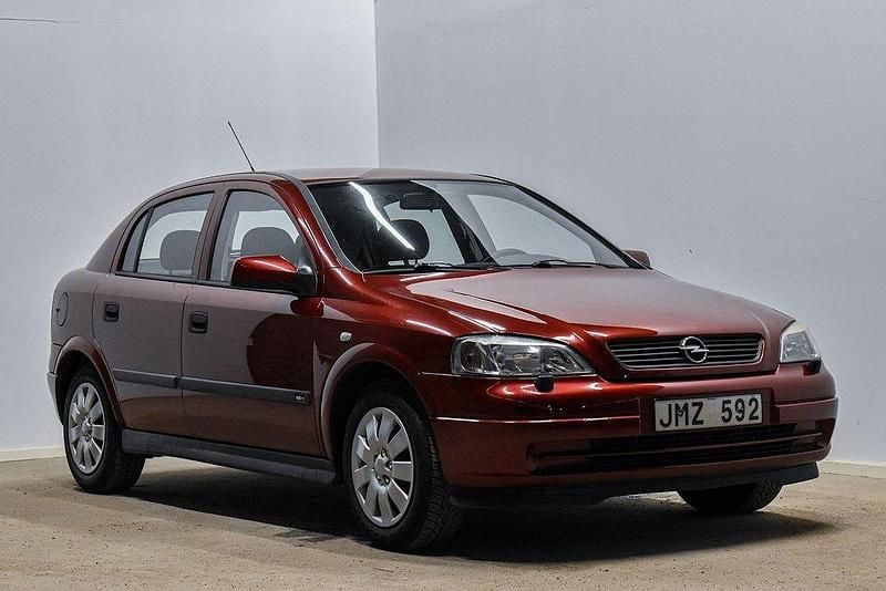 Mörkröd Begagnad 1999 Opel Astra Halvkombi | 19 800 kr (Marknadspris) - Bild 1/4