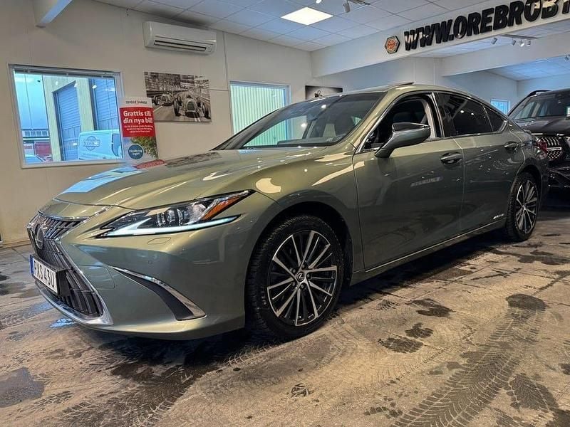 Begagnad Lexus ES300H Limited Edition 218 HK (160 kW) 2021 Grön Sedan