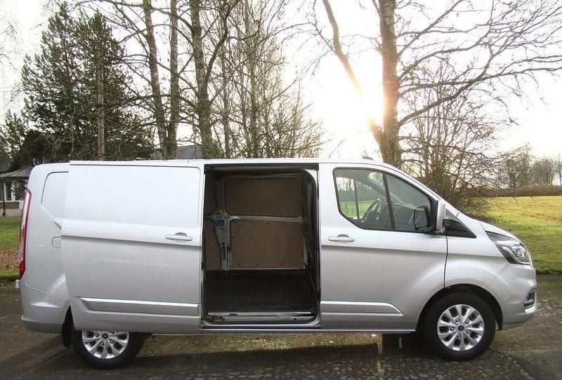 Begagnad Ford Transit Custom 131 HK (96 kW) 2021 Silver metallic Van