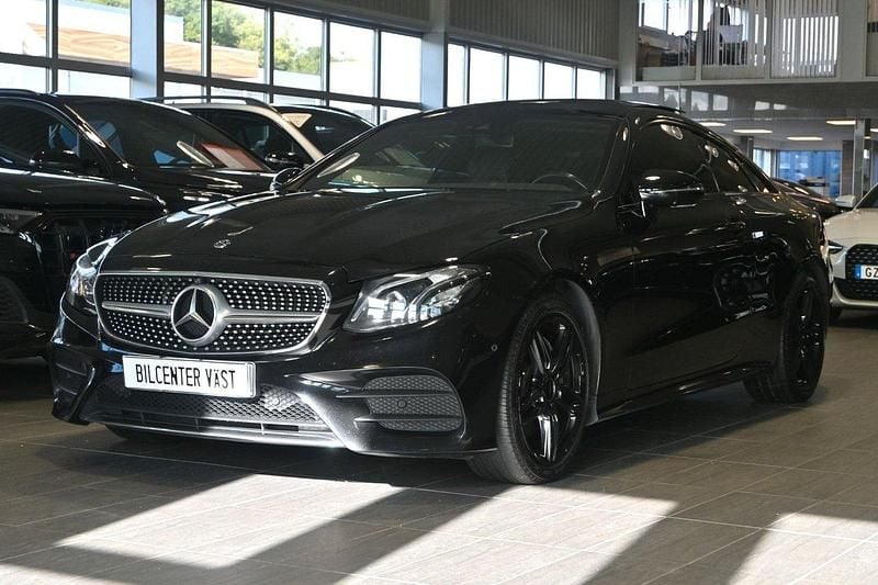Svart Begagnad 2019 Mercedes E220 AMG Sportkupé | 379 000 kr (Marknadspris) - Bild 1/4