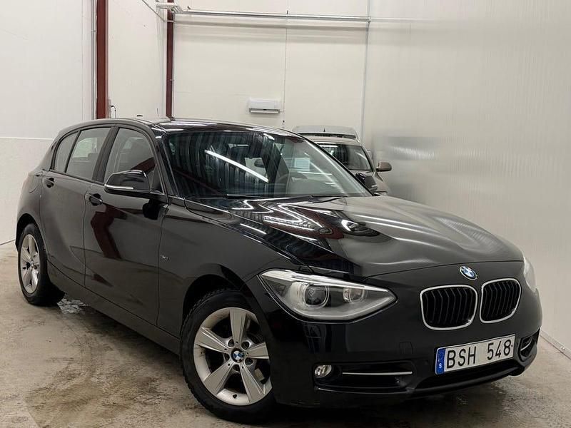 Begagnad BMW 120 Sport Line 184 HK (135 kW) 2013 Svart Halvkombi