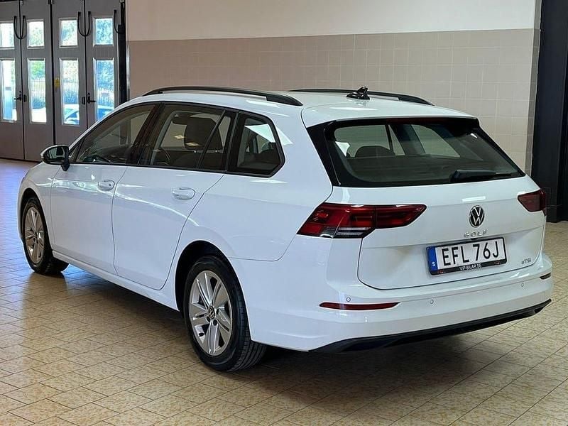Begagnad VW Golf VIII 131 HK (96 kW) 2021 Vit Kombi