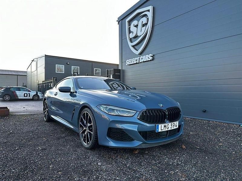 Begagnad BMW M850 Shadowline 530 HK (389 kW) 2018 Blå Sportkupé
