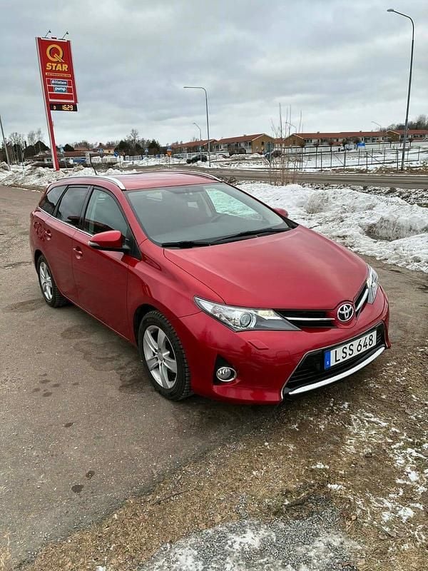 Begagnad 2015 Toyota Auris Touring Sports Kombi | 125 000 kr (Marknadspris) - Bild 1/4