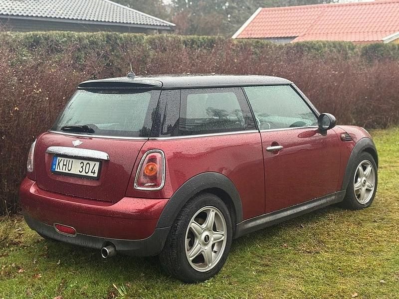 Röd Begagnad 2007 Mini Cooper Halvkombi | 69 900 kr (Marknadspris) - Bild 1/2