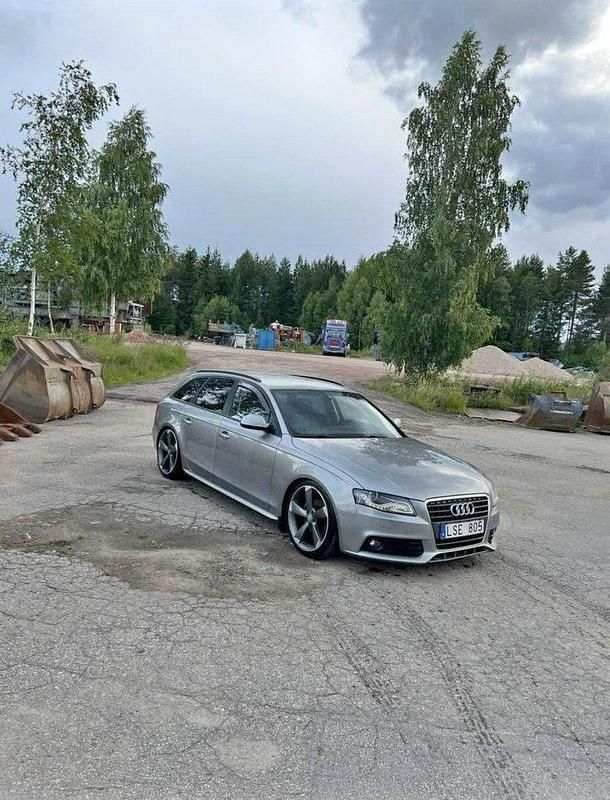 Grå Begagnad 2012 Audi A4 Kombi | 60 000 kr (Marknadspris) - Bild 1/3