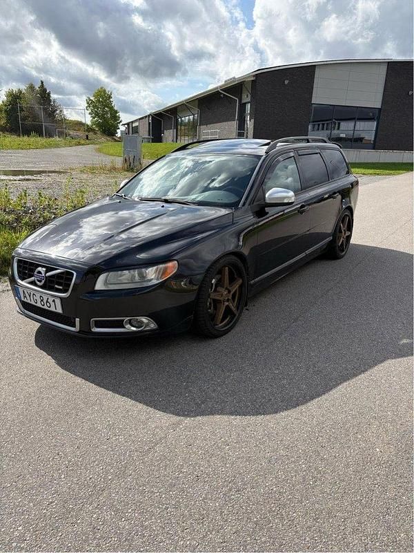 Svart Begagnad 2010 Volvo V70 R-Design Kombi | 73 000 kr (Marknadspris) - Bild 1/4
