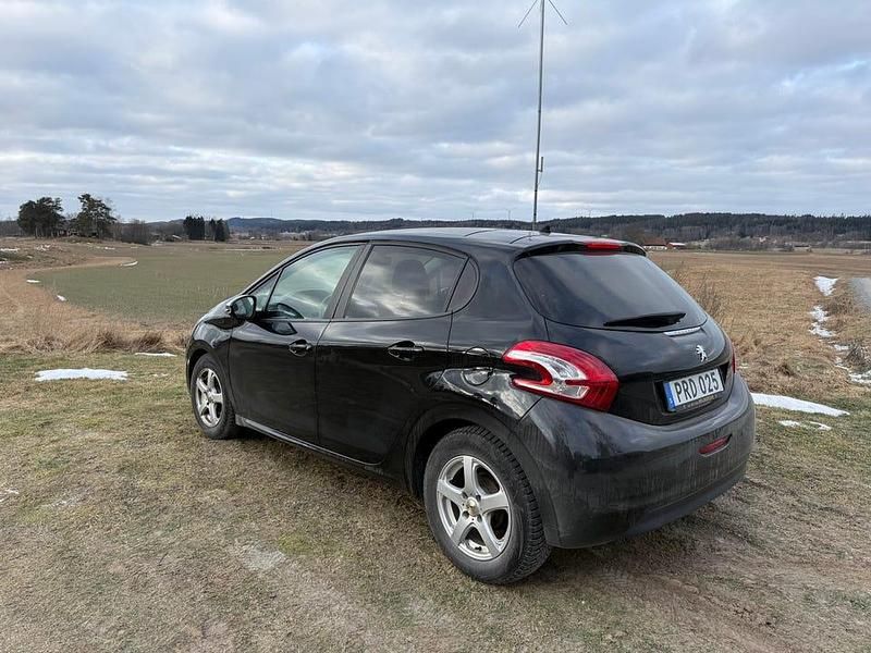 Begagnad 2014 Peugeot 208 Halvkombi | 50 000 kr (Marknadspris) - Bild 1/4
