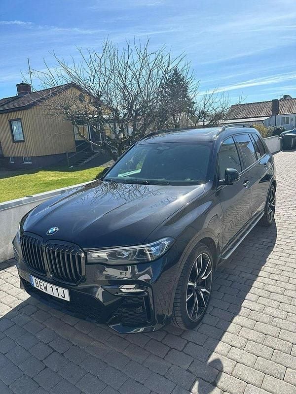 Svart Begagnad 2021 BMW X7 SUV | 775 000 kr (Dyr) - Bild 1/4
