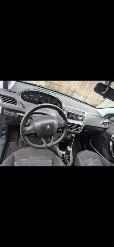 Vit Begagnad 2016 Peugeot 208 Halvkombi | 75 000 kr (Marknadspris) - Bild 1/4