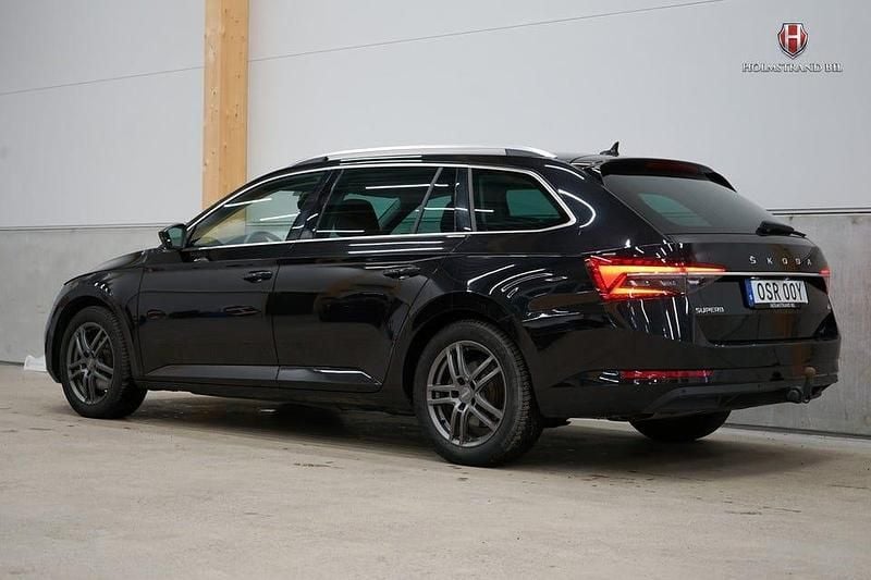 Begagnad Skoda Superb Business Line 218 HK (160 kW) 2023 Svart Kombi