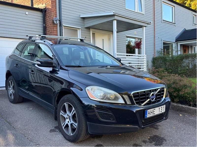 Svart Begagnad 2012 Volvo XC60 SUV | 90 000 kr (Marknadspris) - Bild 1/4