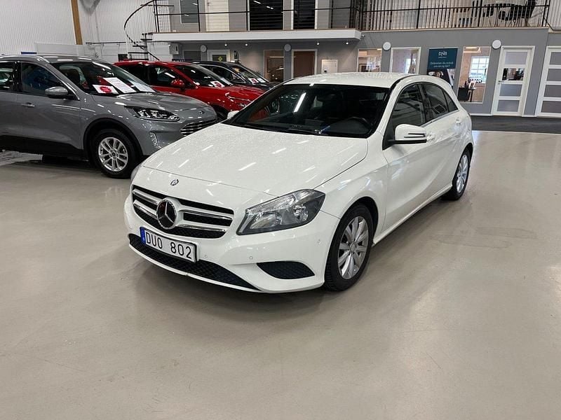 Vit Begagnad 2013 Mercedes A180 Style Halvkombi | 119 000 kr (Marknadspris) - Bild 1/4