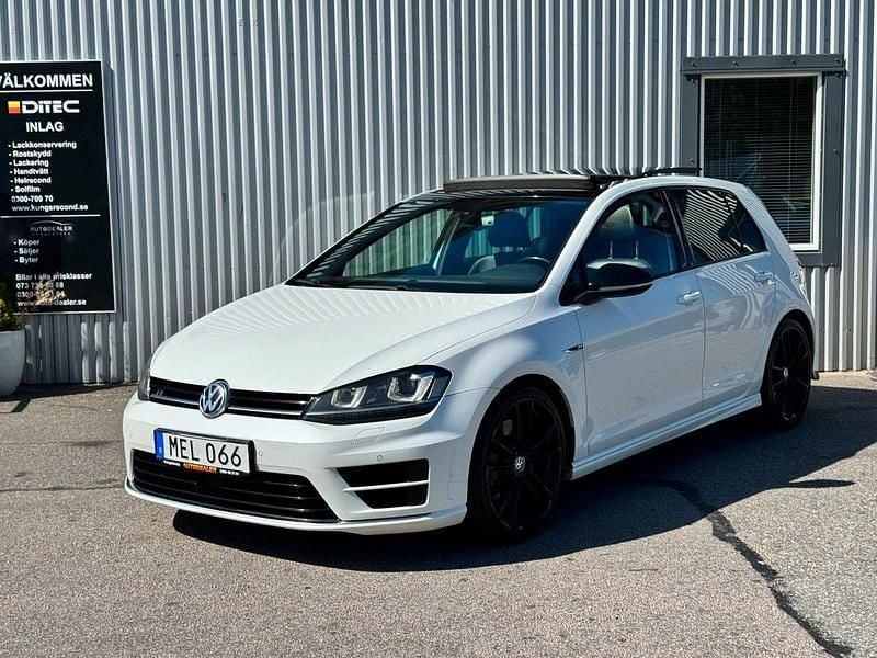 Vit Begagnad 2015 VW Golf VII R Halvkombi | 225 000 kr (Marknadspris) - Bild 1/4