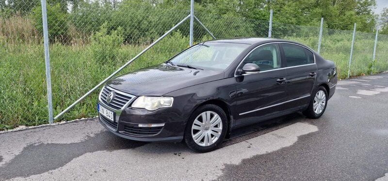 Brun Begagnad 2008 VW Passat Highline Sedan | 39 000 kr (Marknadspris) - Bild 1/4