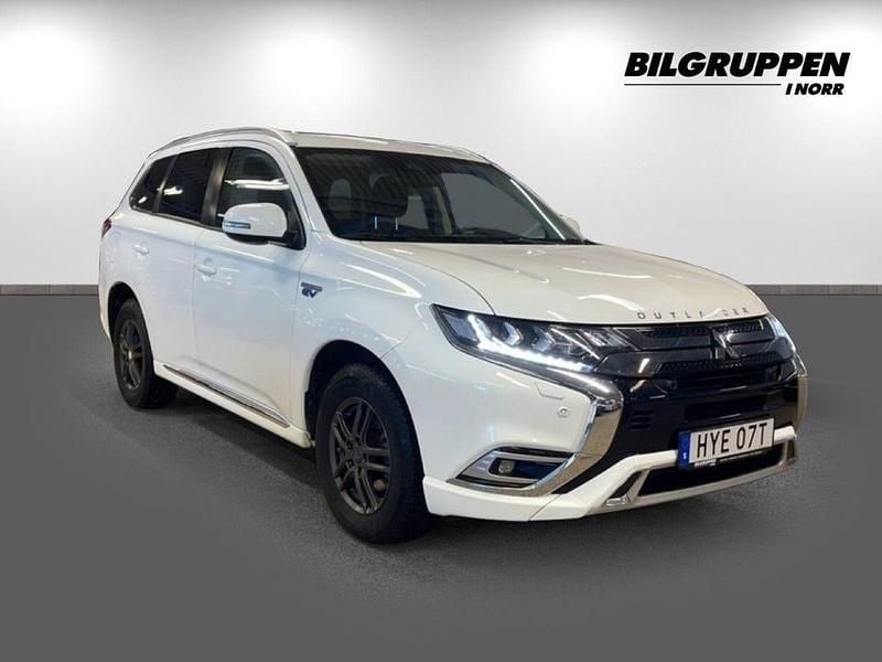 Begagnad Mitsubishi Outlander Edition 224 HK (164 kW) 2020 Vit SUV