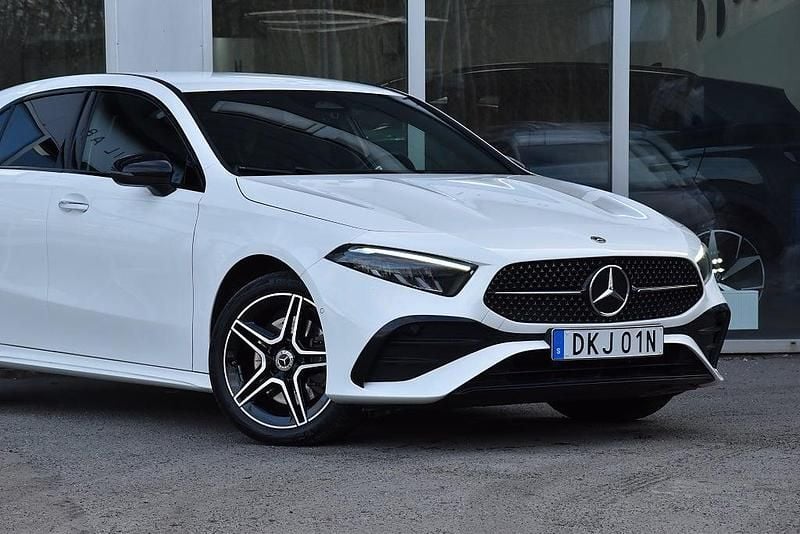 Begagnad Mercedes A250 AMG 163 HK (119 kW) 2023 Vit Halvkombi