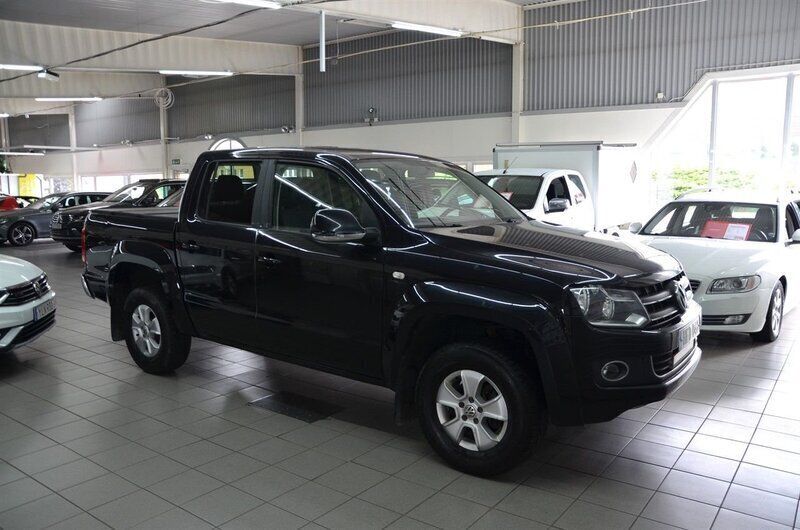 Svart Begagnad 2016 VW Amarok Pickup | 179 900 kr (Marknadspris) - Bild 1/4