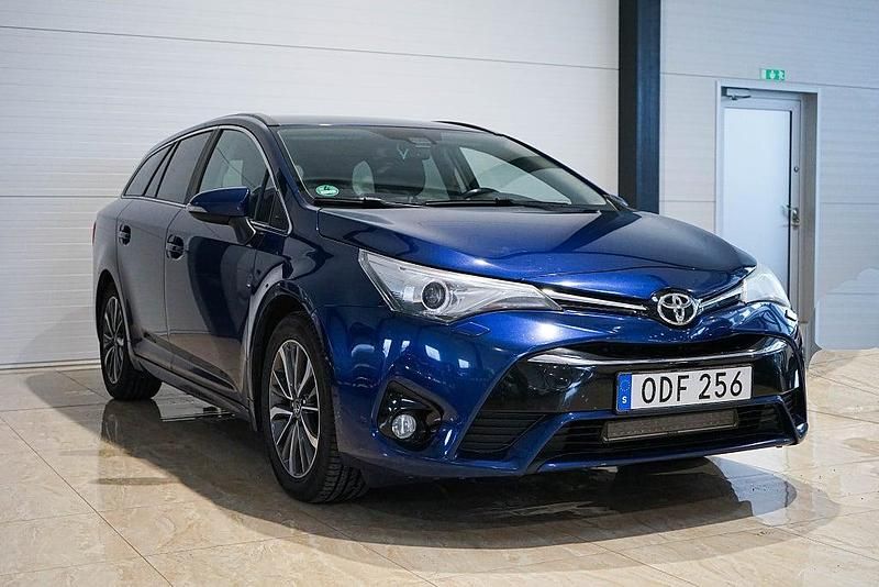 Begagnad Toyota Avensis Active 143 HK (105 kW) 2015 Blå Kombi