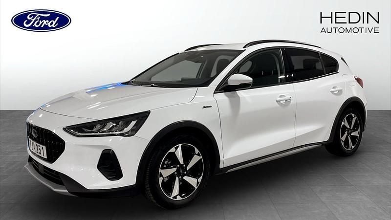 Frozen white Begagnad 2023 Ford Focus Active Halvkombi | 194 900 kr (Superpris) - Bild 1/4