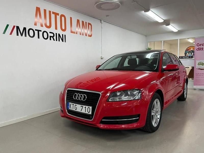 Begagnad Audi A3 Sportback Attraction 105 HK (77 kW) 2010 Röd Halvkombi