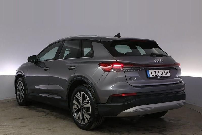 Begagnad Audi Q4 e-tron Advanced 150 kW (204 HK) 2022 Grå SUV