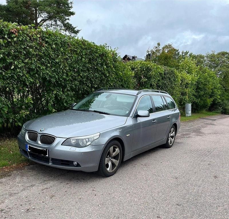 Grå Begagnad 2006 BMW 530 Kombi | 60 000 kr (Superpris) - Bild 1/1