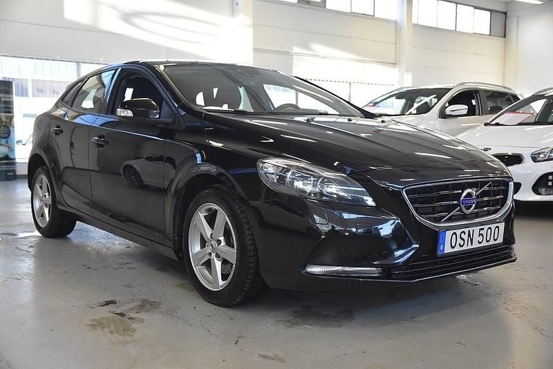 Begagnad Volvo V40 Kinetic 116 HK (85 kW) 2014 Svart Halvkombi