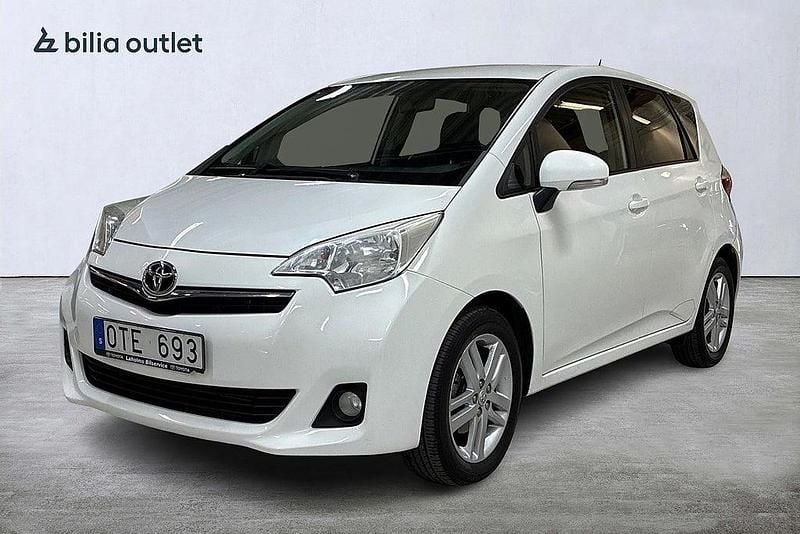 Begagnad Toyota Verso-S 99 HK (72 kW) 2012 Vit Minibuss