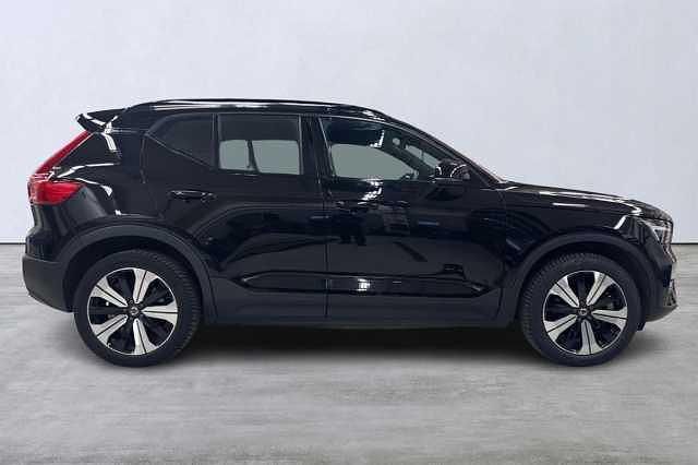 Begagnad Volvo XC40 Core 185 kW (252 HK) 2022 Svart SUV