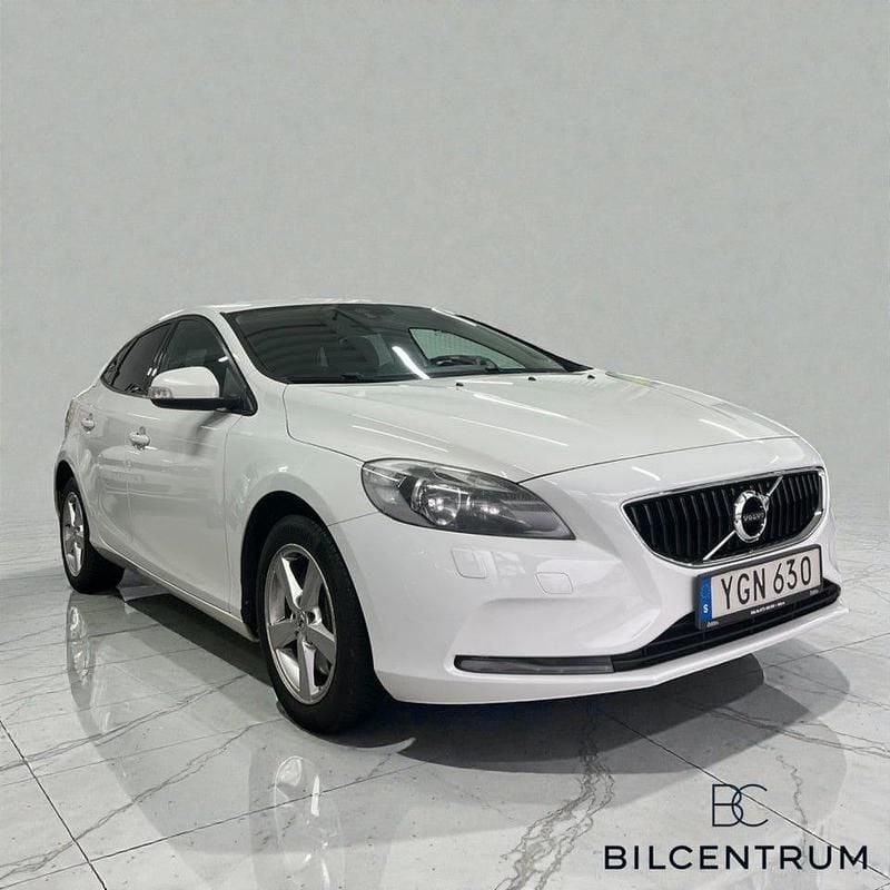 Begagnad Volvo V40 122 HK (89 kW) 2017 Vit Halvkombi