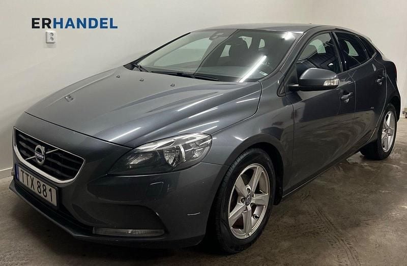 Grå Begagnad 2013 Volvo V40 Kombi | 71 900 kr (Marknadspris) - Bild 1/4