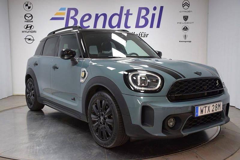 Sage green metallic Begagnad 2023 Mini Cooper Countryman SUV | 314 500 kr (Lite dyr) - Bild 1/3