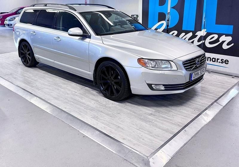 Silver Begagnad 2014 Volvo V70 Momentum Kombi | 129 000 kr (Marknadspris) - Bild 1/4