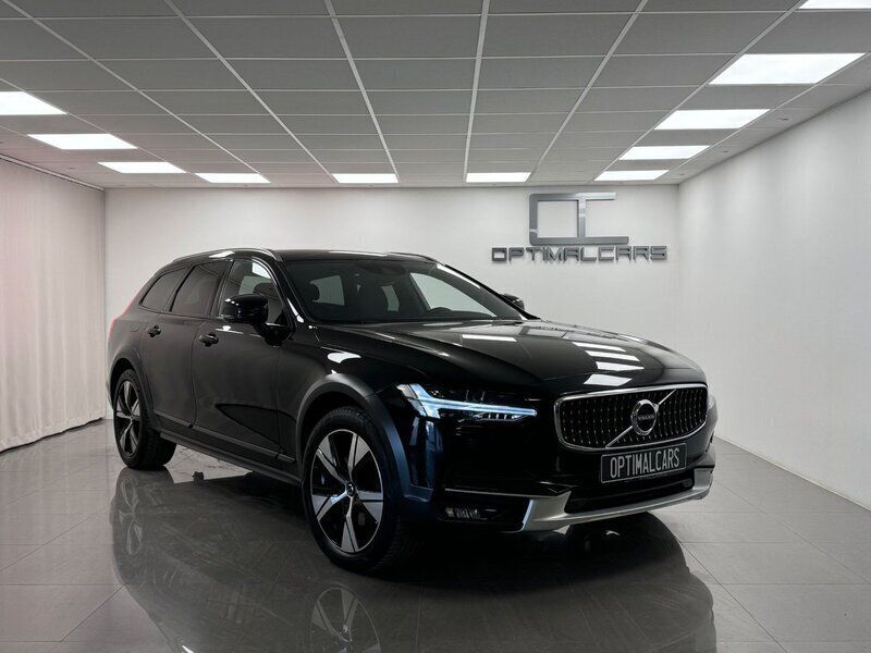 Svart Begagnad 2019 Volvo V90 CC Momentum Kombi | 279 900 kr (Marknadspris) - Bild 1/4