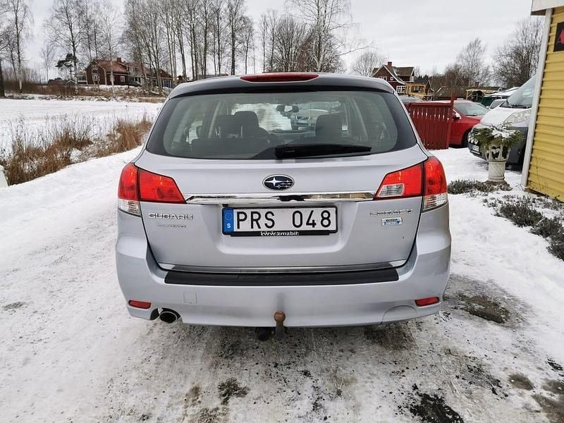 Begagnad Subaru Legacy 150 HK (110 kW) 2013 Silver Kombi