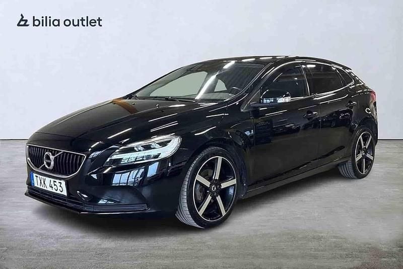 Begagnad Volvo V40 2018 Svart Halvkombi