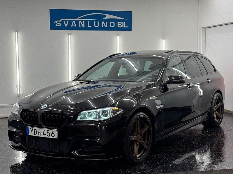 Svart Begagnad 2016 BMW 530 M Sport Kombi | 239 800 kr (Lite dyr) - Bild 1/4