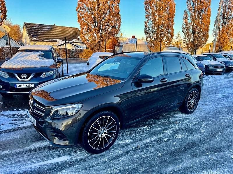 Mörkbrun Begagnad 2016 Mercedes GLC220 AMG line SUV | 255 000 kr (Marknadspris) - Bild 1/4