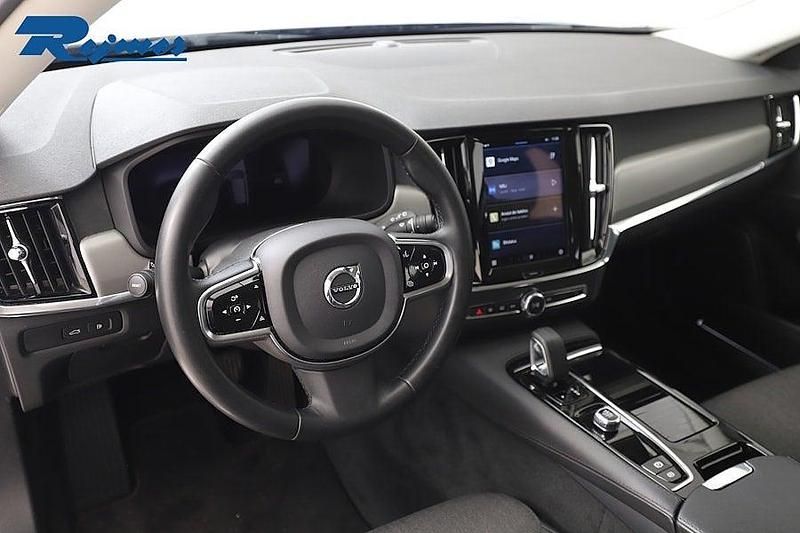 Begagnad Volvo V90 Core 253 HK (186 kW) 2022 Svart Kombi