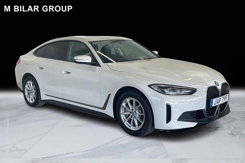 Vit Begagnad 2023 BMW i4 Shadowline Sedan | 499 000 kr - Bild 1/4