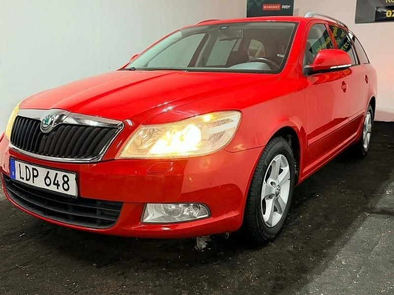 Röd Begagnad 2011 Skoda Octavia Elegance Kombi | 55 000 kr (Bra pris) - Bild 1/4