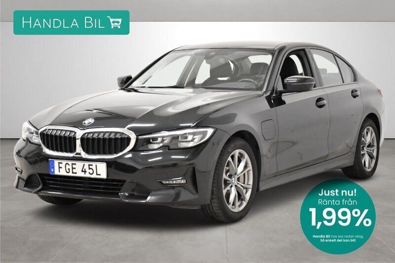 Svart Begagnad 2019 BMW 330e Sport Line Sedan | 304 900 kr (Marknadspris) - Bild 1/3
