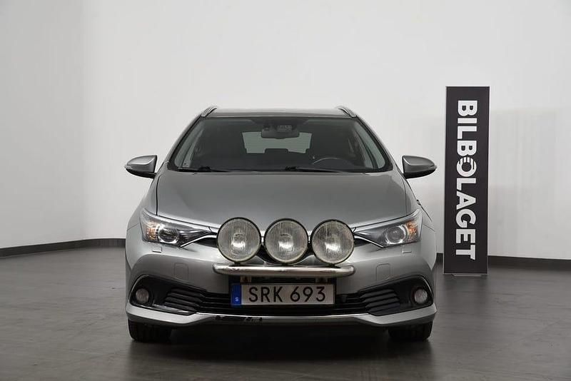 Begagnad Toyota Auris Active 112 HK (82 kW) 2016 Ljusgrå Kombi