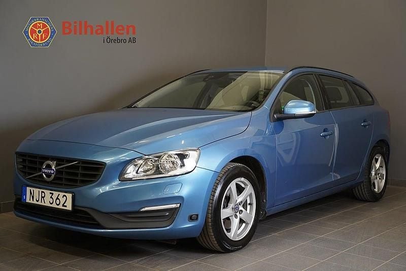 Blå Begagnad 2016 Volvo V60 Kombi | 134 900 kr (Marknadspris) - Bild 1/4