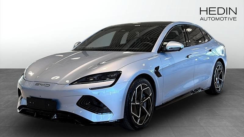 Ice blue Begagnad 2025 BYD Seal Sedan | 489 700 kr - Bild 1/4