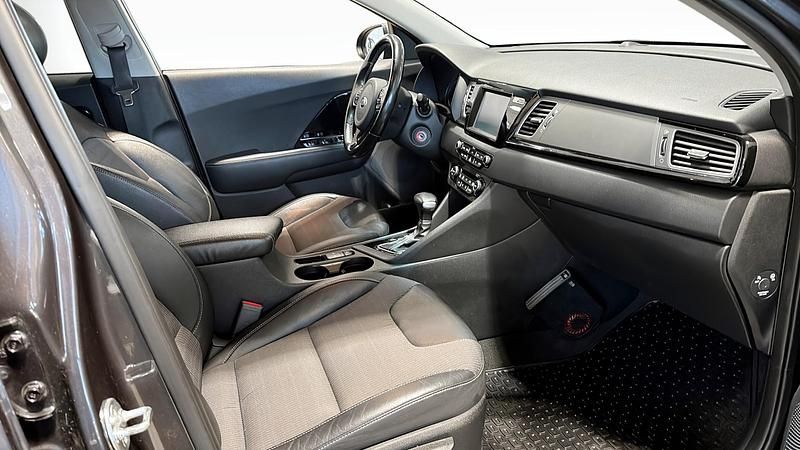 Begagnad Kia Niro 44 HK (32 kW) 2018 Grå SUV