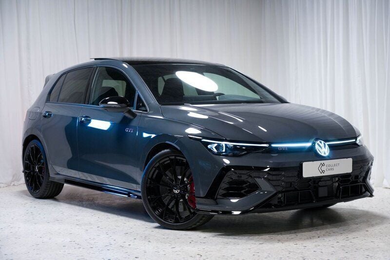 Mörkgrå (grå) Ny 2025 VW Golf VIII GTI Clubsport Halvkombi | 539 900 kr - Bild 1/4